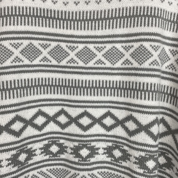 Gray and white geometric pattern men’s sweater size Large - Picture 3 of 5
